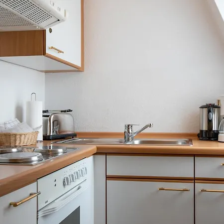 2 Raum Kleiner Balkon *