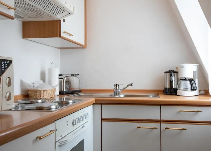 2 Raum Kleiner Balkon *